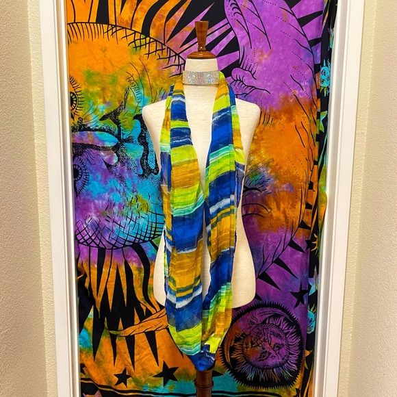 🌈 Lovely colorful scarf - Picture 2 of 5